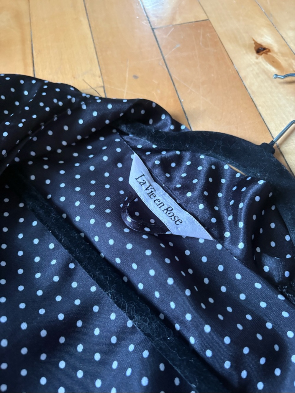 La Vie En Rose Sz S-M Black Satin Polka Dots Belted Robe - Picture 7 of 8